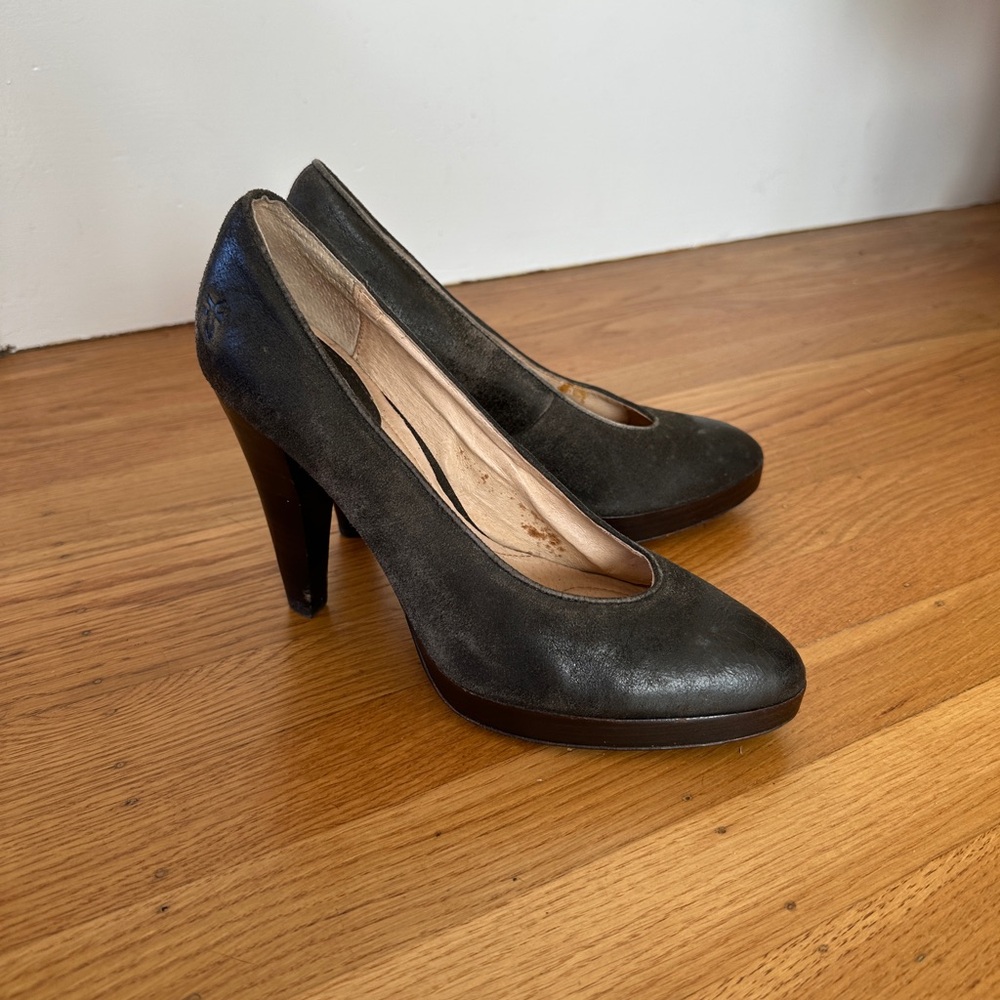 Frye Harlow Distressed Leather Pumps - Size 9